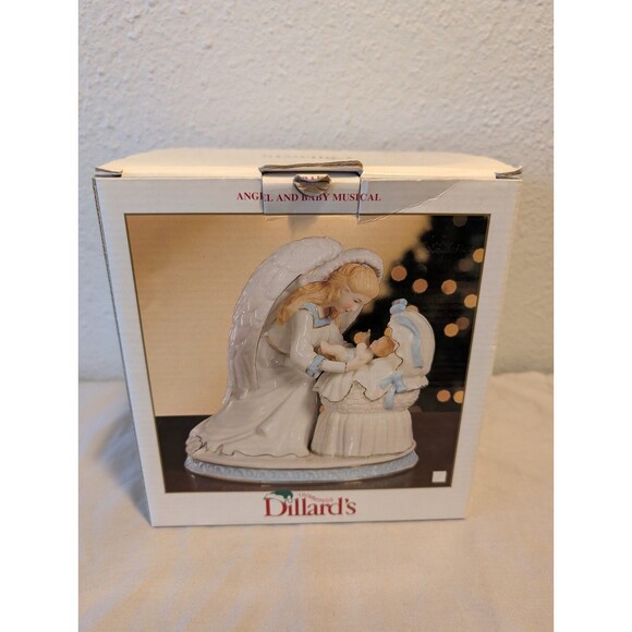 New Dillard’s Angel and Baby Musical Figurine 6" Christmas Decoration Trimmings - Picture 6 of 9